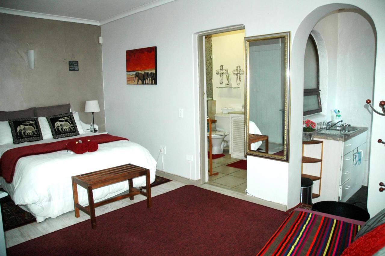 The Pomegranate Apartment *